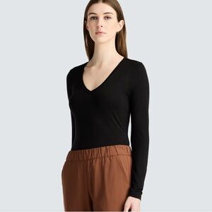 100% Wool - Unbound Merino Long Sleeve V-Neck